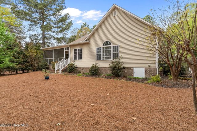 141 Longleaf Drive, West End, NC 27376