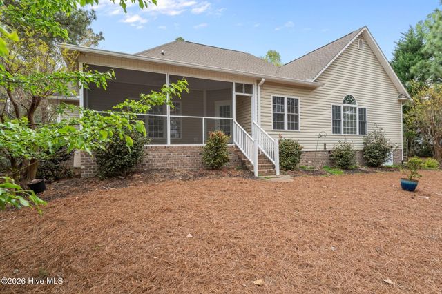 141 Longleaf Drive, West End, NC 27376