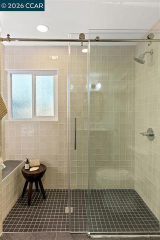 1005 Claremont Dr, Concord, CA 94518