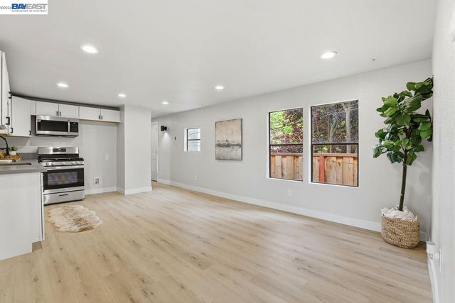 828 Olivina Ave 11, Livermore, CA 94551