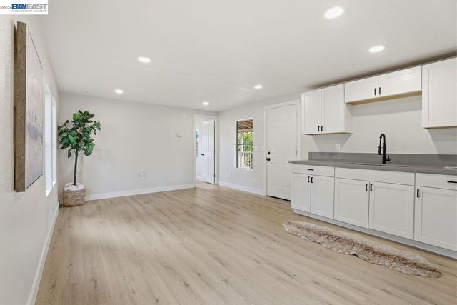 828 Olivina Ave 11, Livermore, CA 94551