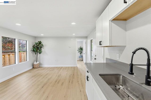 828 Olivina Ave 11, Livermore, CA 94551