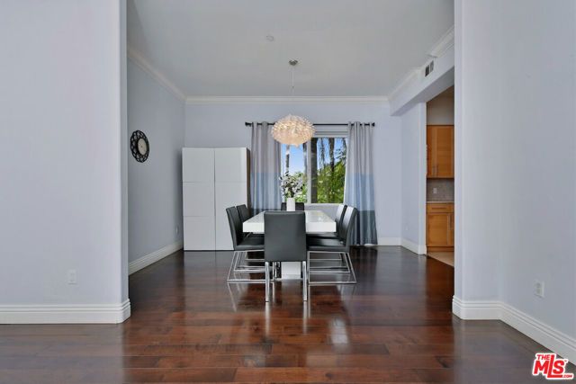 14315 Magnolia Boulevard 101, Sherman Oaks, CA 91423