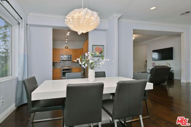 14315 Magnolia Boulevard 101, Sherman Oaks, CA 91423