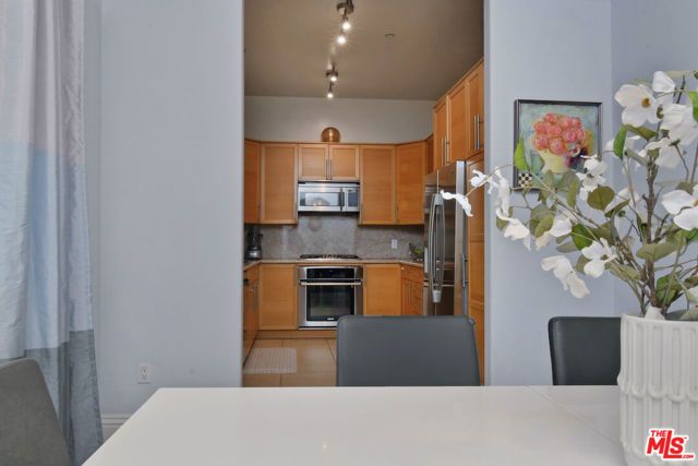 14315 Magnolia Boulevard 101, Sherman Oaks, CA 91423