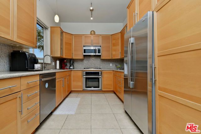 14315 Magnolia Boulevard 101, Sherman Oaks, CA 91423