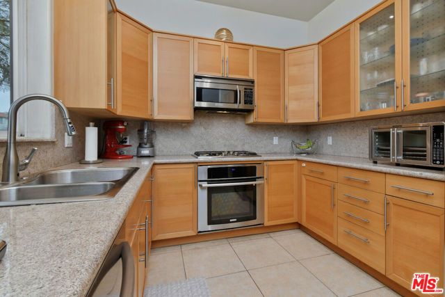 14315 Magnolia Boulevard 101, Sherman Oaks, CA 91423