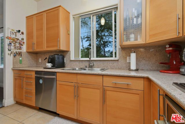 14315 Magnolia Boulevard 101, Sherman Oaks, CA 91423