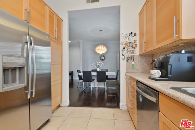 14315 Magnolia Boulevard 101, Sherman Oaks, CA 91423