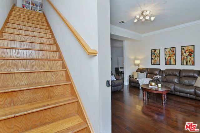 14315 Magnolia Boulevard 101, Sherman Oaks, CA 91423