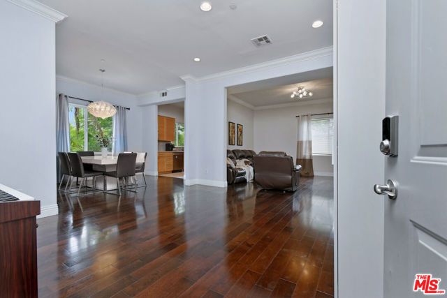 14315 Magnolia Boulevard 101, Sherman Oaks, CA 91423