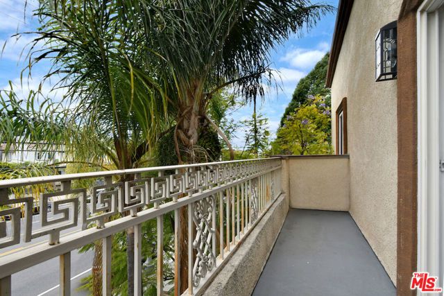 14315 Magnolia Boulevard 101, Sherman Oaks, CA 91423