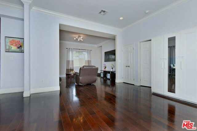 14315 Magnolia Boulevard 101, Sherman Oaks, CA 91423