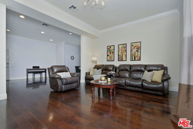 14315 Magnolia Boulevard 101, Sherman Oaks, CA 91423