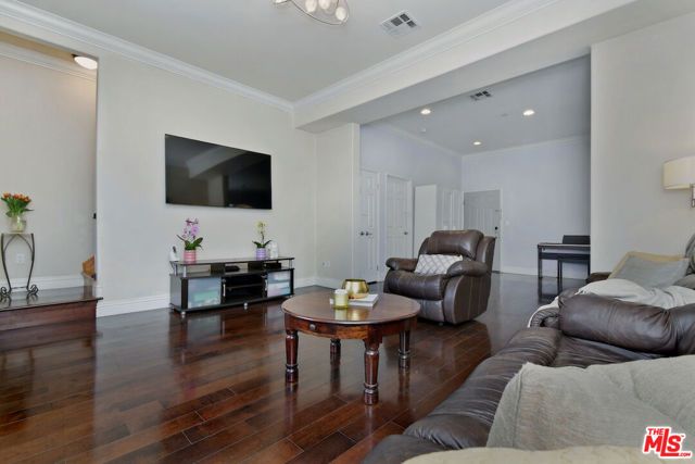 14315 Magnolia Boulevard 101, Sherman Oaks, CA 91423