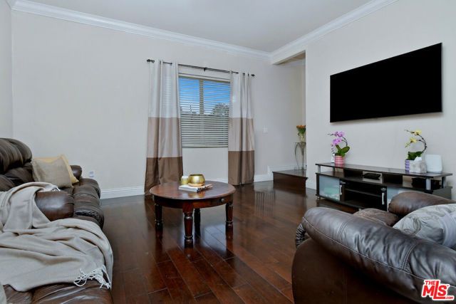 14315 Magnolia Boulevard 101, Sherman Oaks, CA 91423