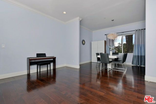 14315 Magnolia Boulevard 101, Sherman Oaks, CA 91423