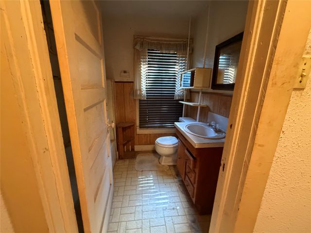 2512 Timber Road, Burleson, TX 76028