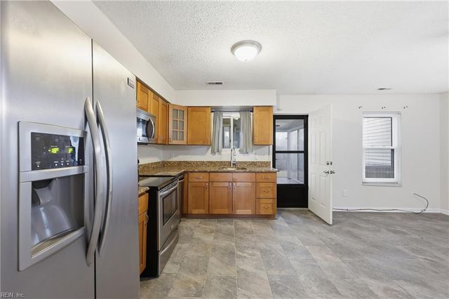 2819 Eric CT, Chesapeake, VA 23323