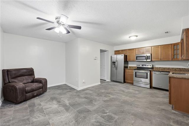 2819 Eric CT, Chesapeake, VA 23323