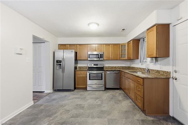 2819 Eric CT, Chesapeake, VA 23323