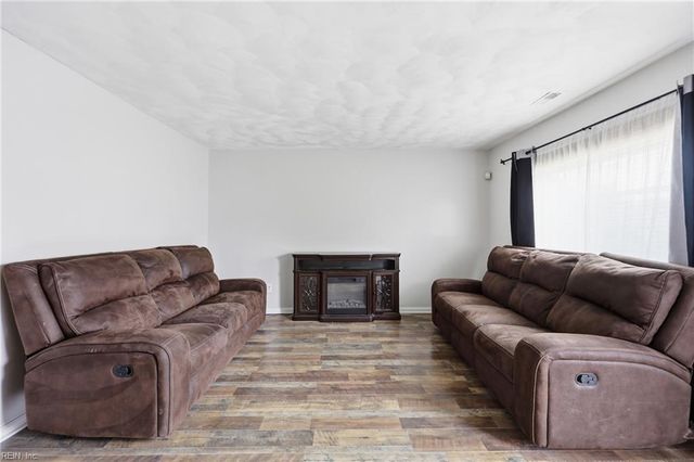 2819 Eric CT, Chesapeake, VA 23323