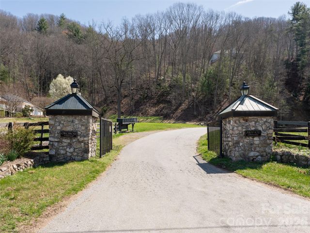 99999 Okoboji Drive, Fletcher, NC 28732