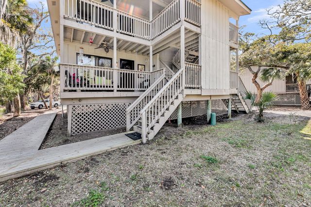 223 Sea Cloud Circle, Edisto Island, SC 29438