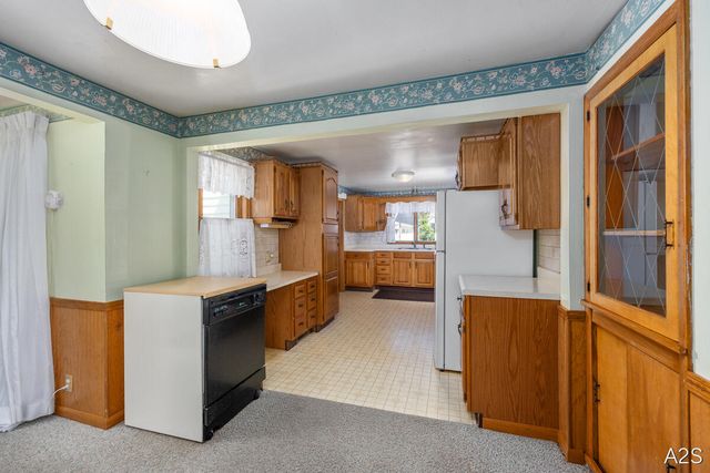 711 Riley Street, Park Twp, MI 49424