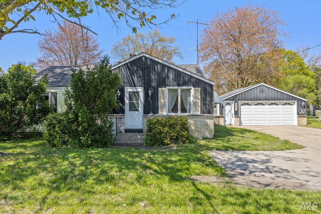 711 Riley Street, Park Twp, MI 49424