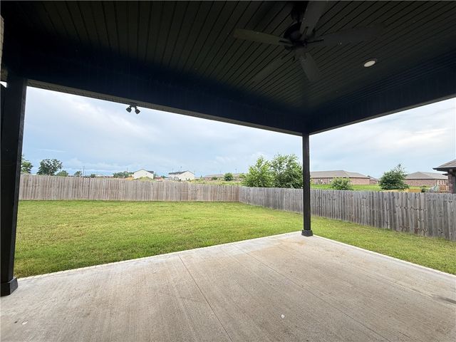 805 Carlock Drive, Pea Ridge, AR 72751