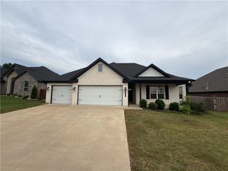 805 Carlock Drive, Pea Ridge, AR 72751