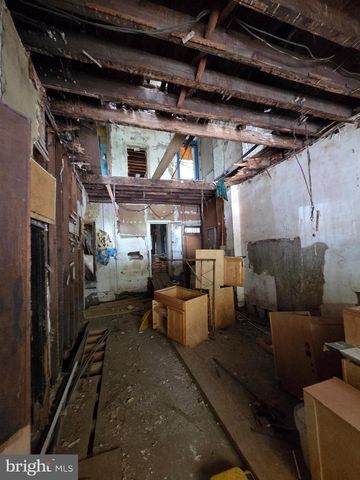 4245 LANCASTER AVE, Philadelphia, PA 19104