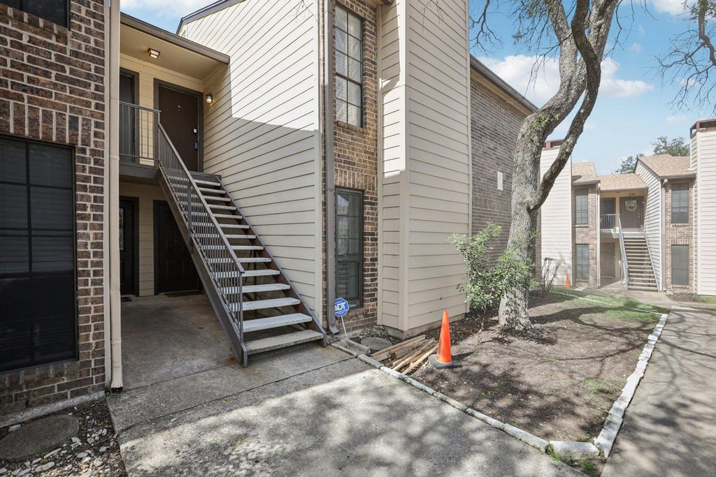 4159 Steck Ave 240, Austin, TX 78759