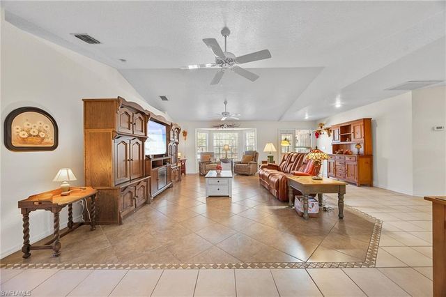 2610 6th AVE NE, Naples, FL 34120