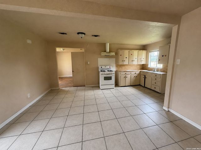 3138 LINN RD, San Antonio, TX 78223
