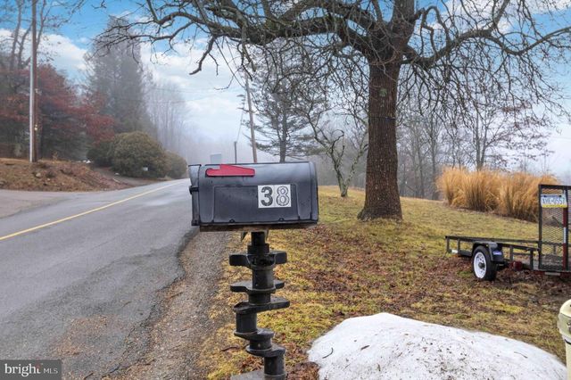 38 STATE RD, Barnesville, PA 18214