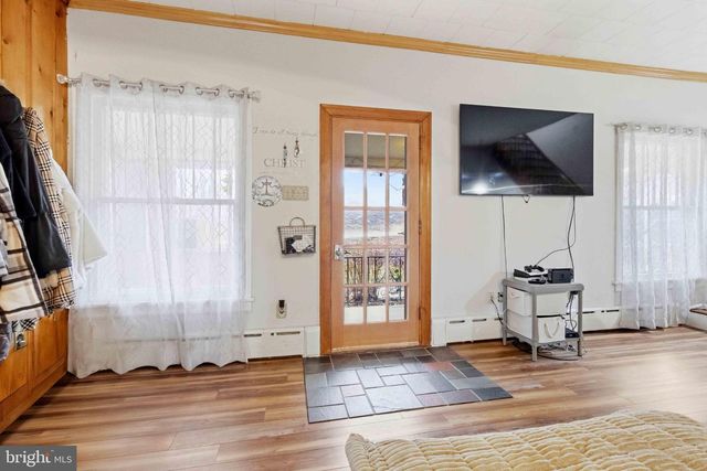 38 STATE RD, Barnesville, PA 18214