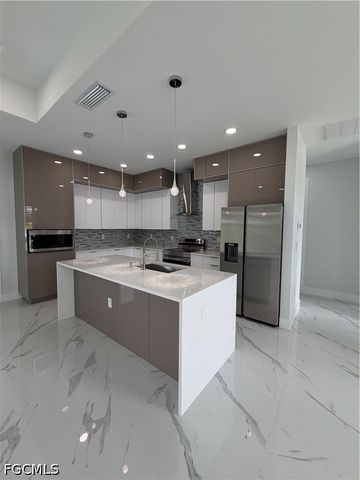 846 Runble ST E, Lehigh Acres, FL 33974