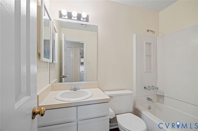 4900 Banbridge Ct, Henrico, VA 23228