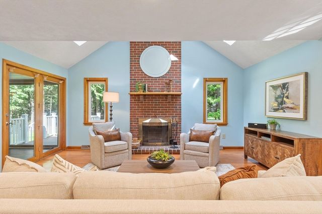 59 Old Lowell Rd, Westford, MA 01886