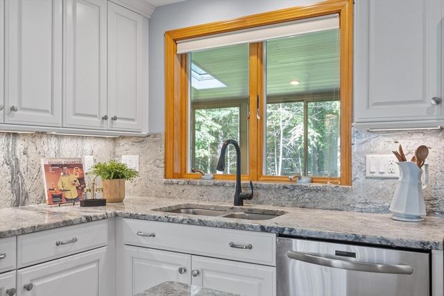 59 Old Lowell Rd, Westford, MA 01886