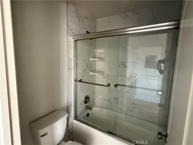 400 N Hobart Boulevard 304, Los Angeles, CA 90004