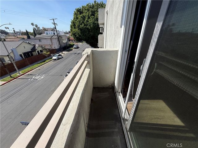 400 N Hobart Boulevard 304, Los Angeles, CA 90004