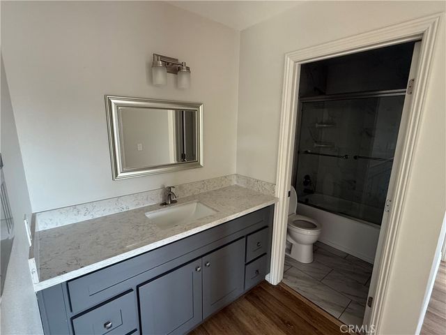 400 N Hobart Boulevard 304, Los Angeles, CA 90004