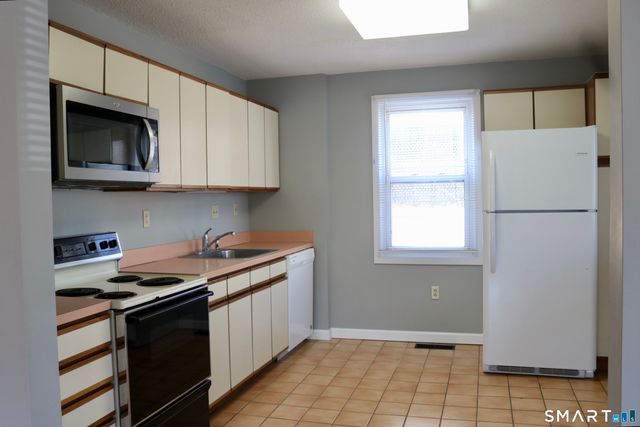 4 Shelton Street, Derby, CT 06418