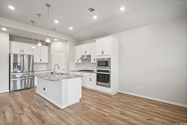 26067 SCENIC CREST BLVD, Boerne, TX 78006