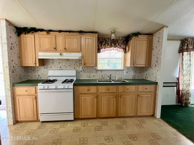 241 ST JOHNS Avenue, Satsuma, FL 32189