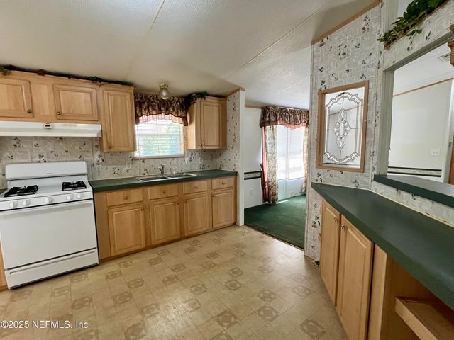 241 ST JOHNS Avenue, Satsuma, FL 32189