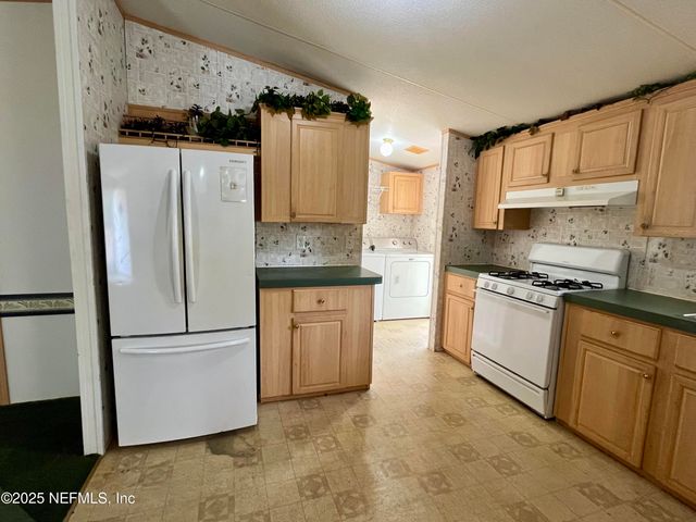 241 ST JOHNS Avenue, Satsuma, FL 32189